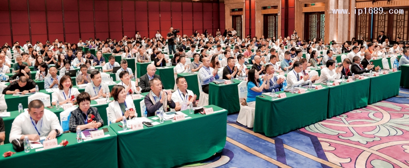 大會吸引了塑料行業(yè)產(chǎn)業(yè)鏈上下游超500名企業(yè)代表、專家、學者熱情參會